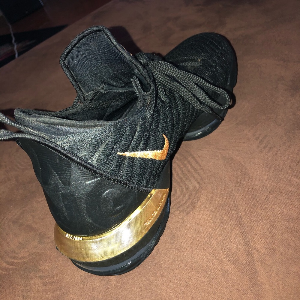 Nike Lebron XVI I'm King Black Metallic Gold